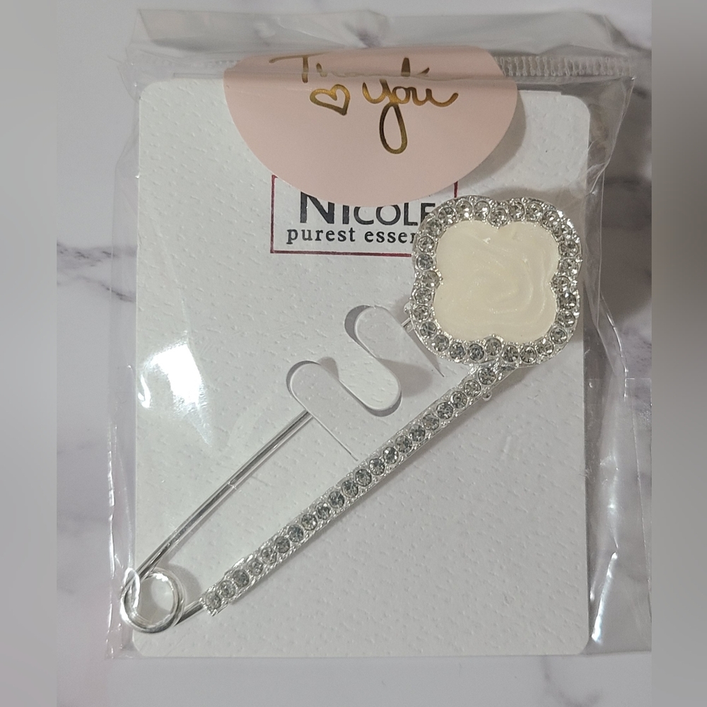 TWO CLOTHING PINS - Picture 7 of 9